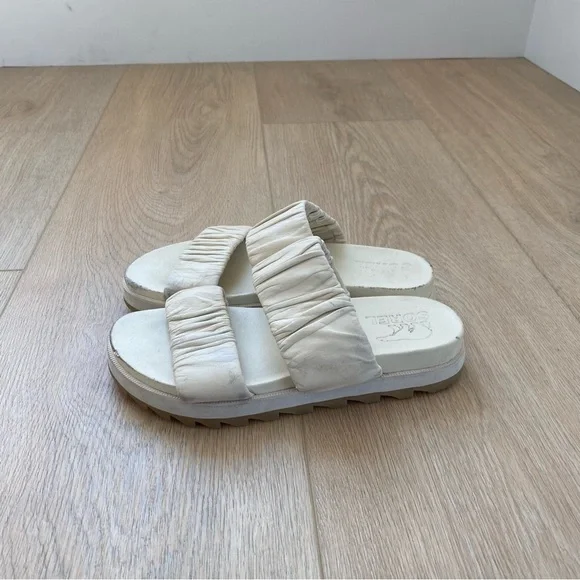 Sorel | Roaming Slide Sandal in White - Picture 3 of 6